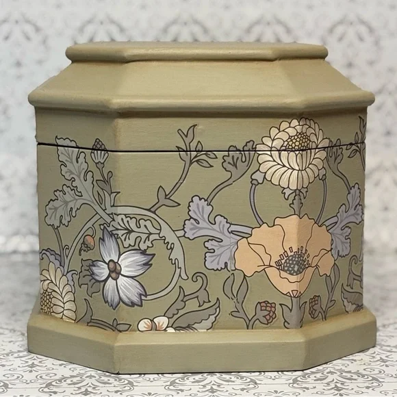 Hand painted wooden keepsake box - Picture 3 of 6